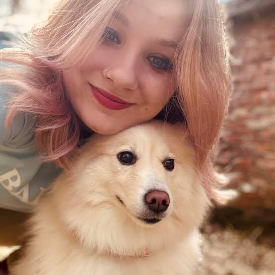 Claudia Keizers met een hond